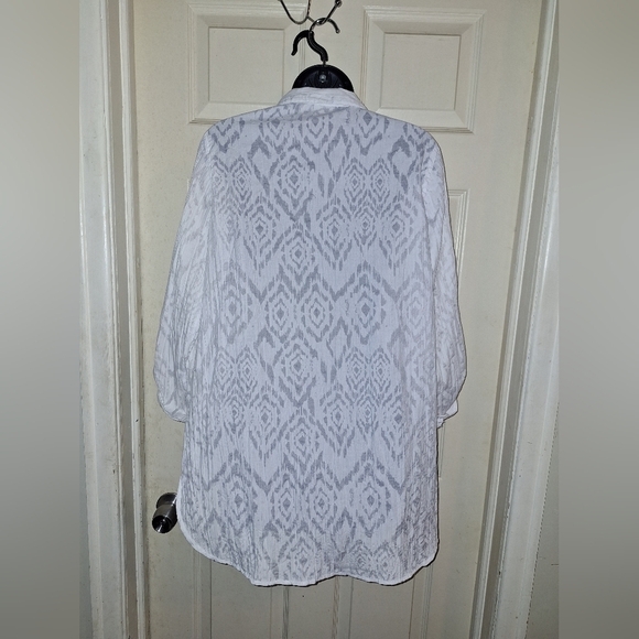Chicos white button-down blouse 8-10 - Picture 6 of 7